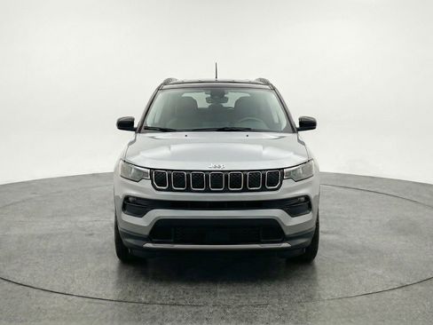 Used 2025 Jeep Compass Limited AWD/4WD image 2