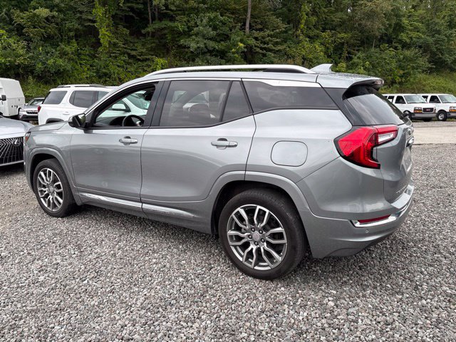 Used 2024 GMC Terrain Denali w/ Denali Premium Package AWD/4WD image 3