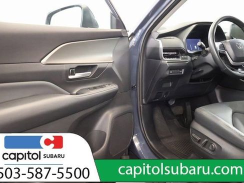 Used 2024 Toyota Grand Highlander XLE image 10