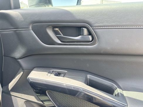 Used 2025 Nissan Pathfinder SV FWD image 14