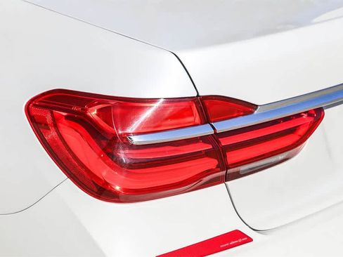 Used 2017 BMW 740e xDrive image 8