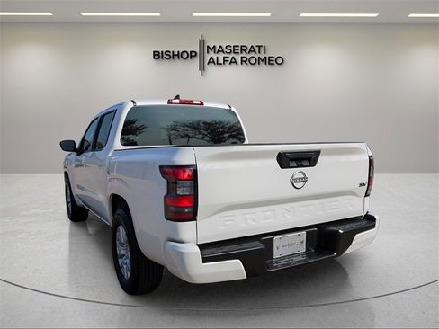 Used 2023 Nissan Frontier SV image 5
