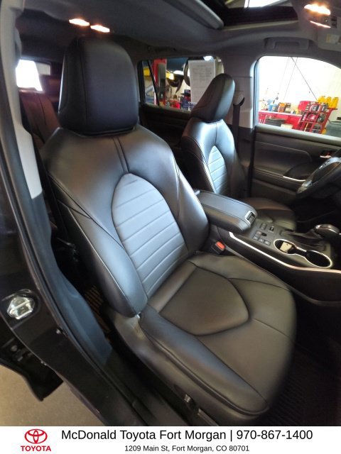 Used 2023 Toyota Highlander XLE AWD/4WD image 23