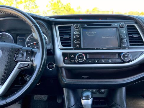 Used 2017 Toyota Highlander Limited image 7