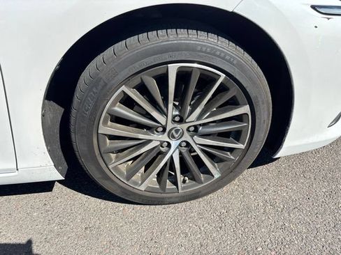 Used 2024 Lexus ES 350 w/ Premium Package FWD image 13