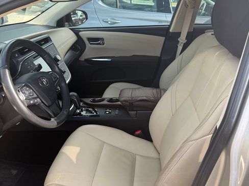 Used 2017 Toyota Avalon XLE FWD image 2