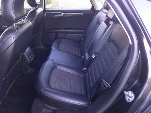 Used 2017 Ford Fusion SE w/ Equipment Group 201A image 18