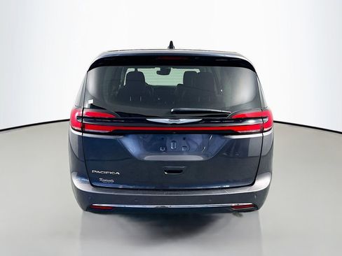 Used 2023 Chrysler Pacifica Touring-L FWD image 6