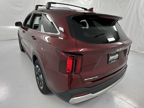 Used 2025 Kia Sorento S image 5