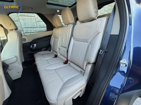 Used 2018 Land Rover Discovery SE image 42