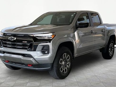 Used 2023 Chevrolet Colorado Z71 w/ Advanced Trailering Package AWD/4WD image 3