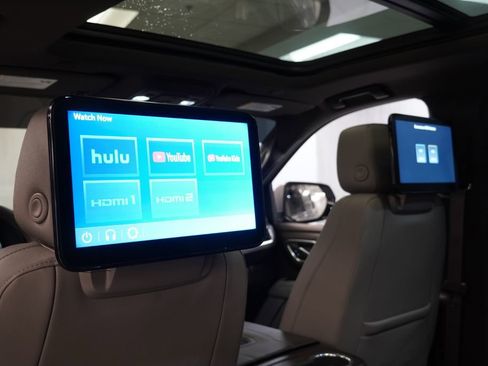 Used 2022 Chevrolet Tahoe Z71 w/ Z71 Off-Road Package AWD/4WD image 33