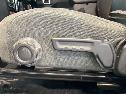 Used 2024 Jeep Wrangler Rubicon image 11