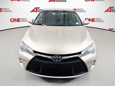 Used 2015 Toyota Camry SE w/ Moonroof Package image 2
