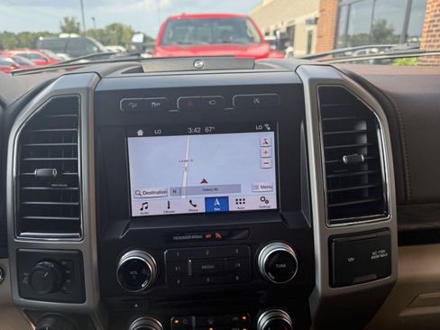 Used 2018 Ford F150 Lariat w/ Equipment Group 502A Luxury AWD/4WD image 8