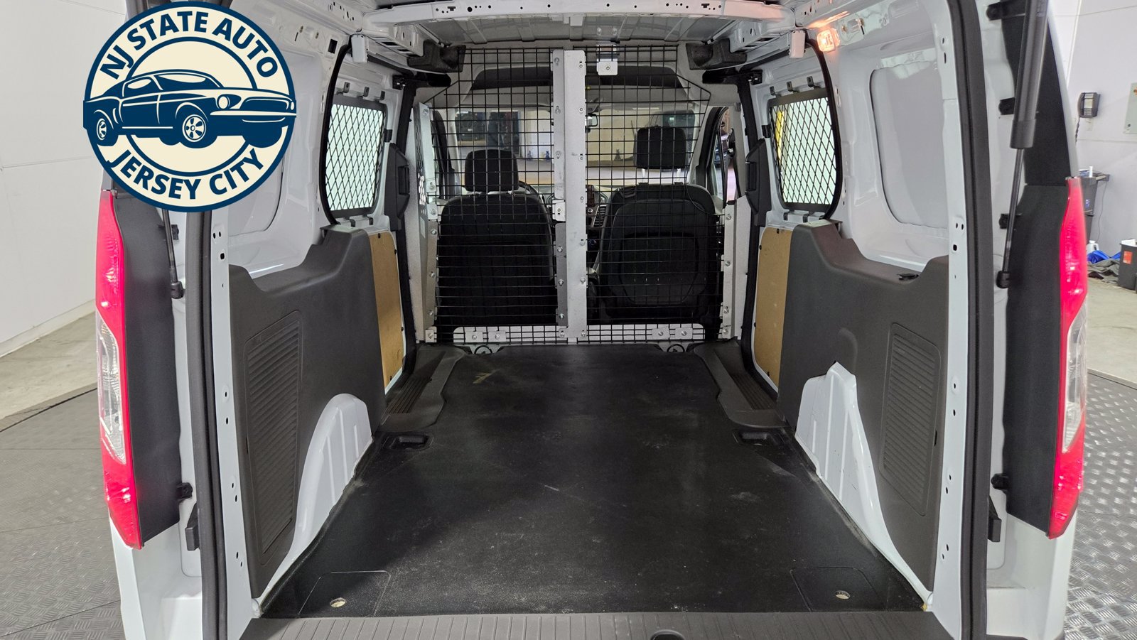 Used 2023 Ford Transit Connect XLT FWD image 30