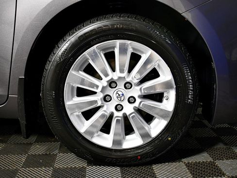 Used 2015 Toyota Sienna XLE image 48