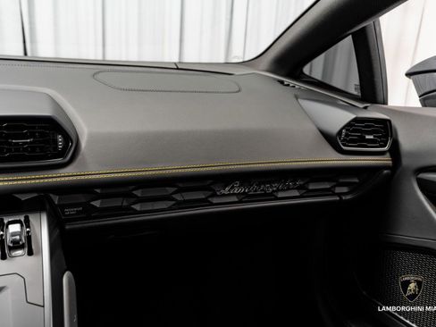 Used 2022 Lamborghini Huracan EVO image 40