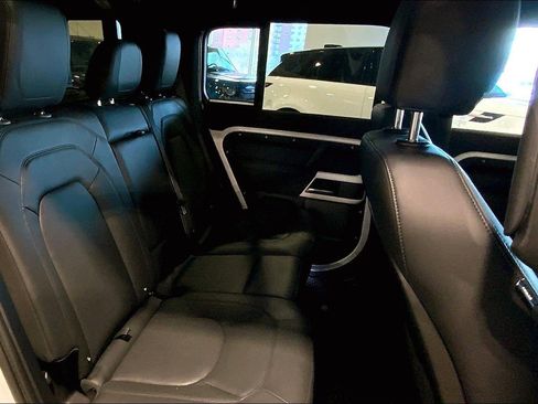 Used 2023 Land Rover Defender 110 S image 19