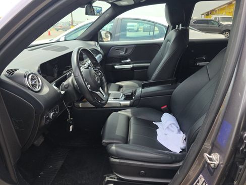 Used 2020 Mercedes-Benz GLB 250 w/ Premium Package image 7