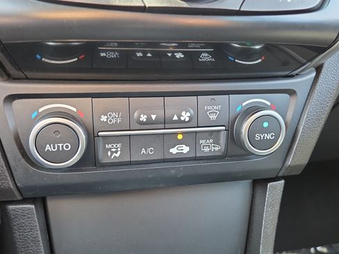 Certified 2019 Acura ILX FWD image 29