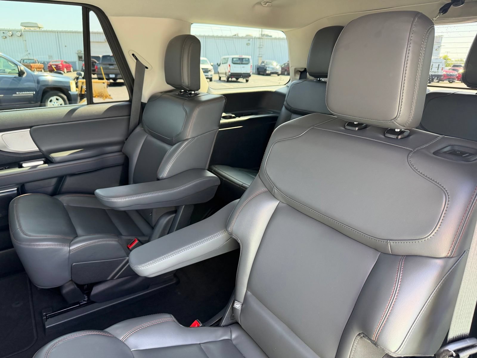 Used 2025 Ford Expedition Active AWD/4WD image 13