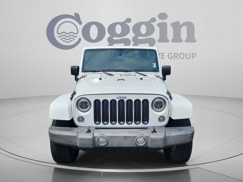 Used 2014 Jeep Wrangler Unlimited Rubicon w/ Connectivity Group AWD/4WD image 8