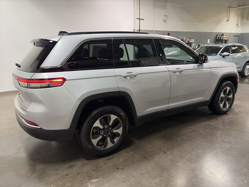 Used 2024 Jeep Grand Cherokee Limited 4xe AWD/4WD image 3