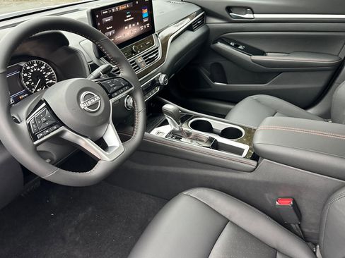 New 2025 Nissan Altima 2.5 SR image 10