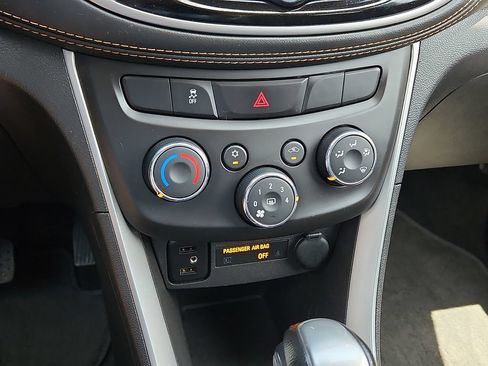 Used 2022 Chevrolet Trax LT w/ Driver Confidence Package AWD/4WD image 16