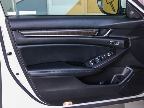 Used 2022 Honda Accord Touring image 21