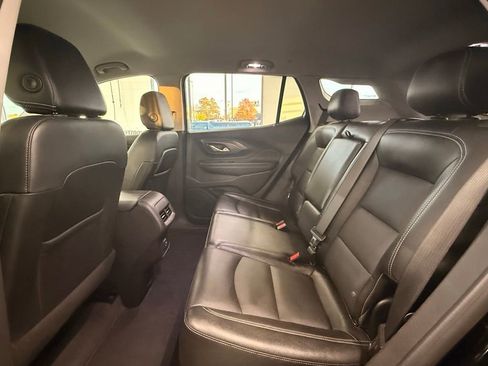 Used 2024 GMC Terrain SLT image 17