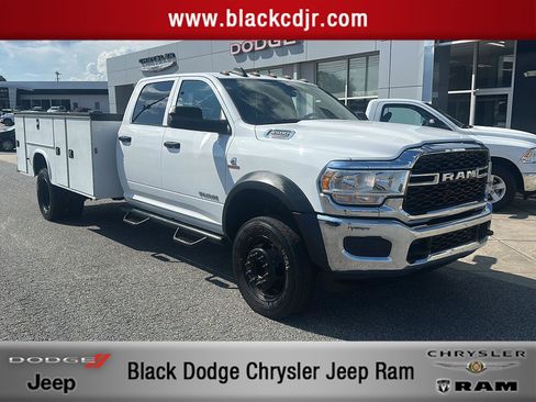 Used 2020 RAM 5500 Tradesman w/ Chrome Appearance Group image 1