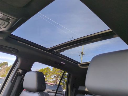 Used 2021 Chevrolet Tahoe Z71 w/ Z71 Signature Package image 22