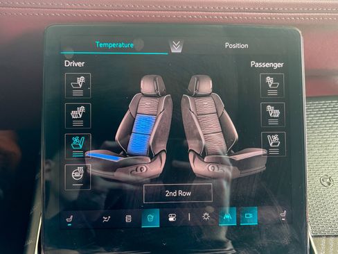 Used 2025 Cadillac Escalade Premium Luxury AWD/4WD image 18