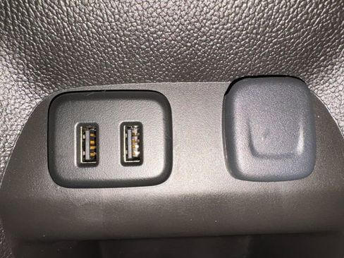 Used 2017 GMC Canyon SLE w/ SLE Convenience Package image 10