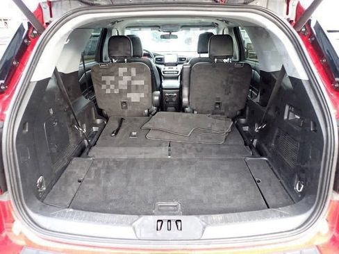 Used 2023 Ford Explorer XLT w/ Equipment Group 202A AWD/4WD image 18