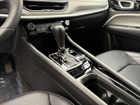 Used 2025 Jeep Compass Limited image 43