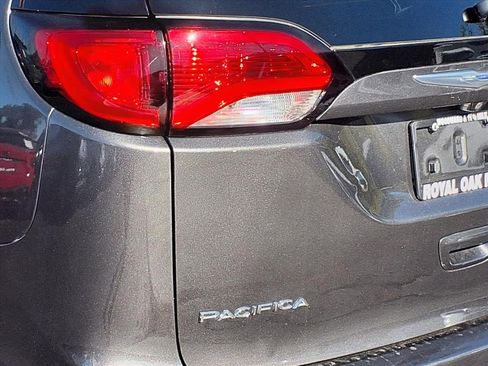 Used 2020 Chrysler Pacifica Touring-L Plus image 25