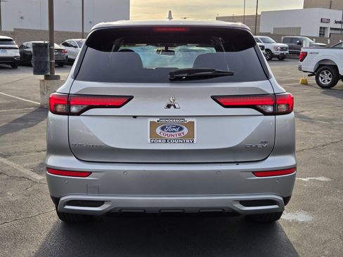 Used 2024 Mitsubishi Outlander 4WD Plug-In Hybrid image 5