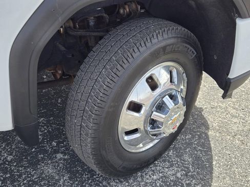 Used 2022 GMC Sierra 3500 Denali w/ Denali Ultimate Package image 6