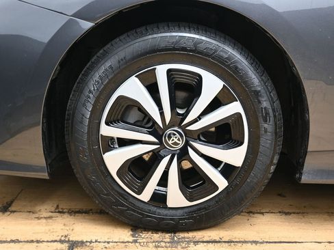 Used 2018 Toyota Prius Prime Plus FWD image 11