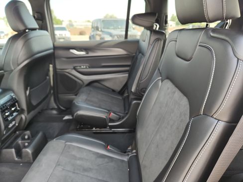 New 2025 Jeep Grand Cherokee L Altitude image 18