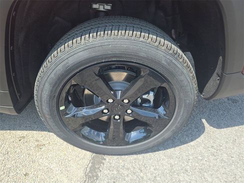 New 2025 Jeep Grand Cherokee L Altitude image 27