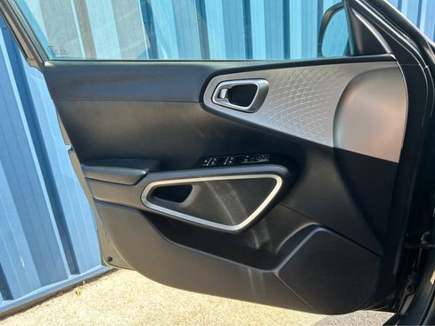 Used 2023 Kia Soul LX w/ LX Technology Package FWD image 25