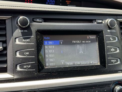 Used 2019 Toyota Highlander LE AWD/4WD image 32