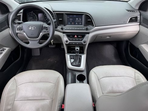 Used 2018 Hyundai Elantra SE w/ SE Connectivity Package 04 FWD image 6