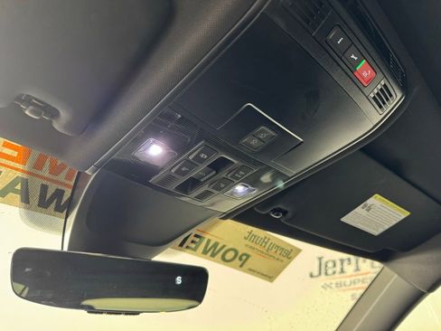 Used 2022 Volkswagen Tiguan SEL R-Line image 25