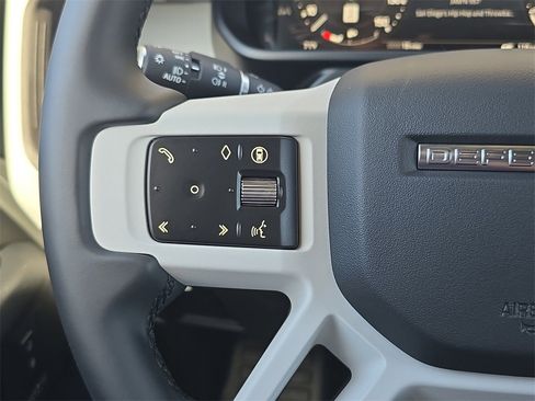 New 2025 Land Rover Defender 110 X-Dynamic SE image 17