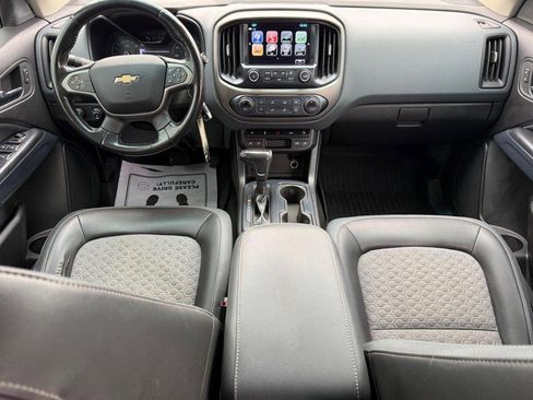 Used 2018 Chevrolet Colorado Z71 w/ Z71 Midnight Edition image 11